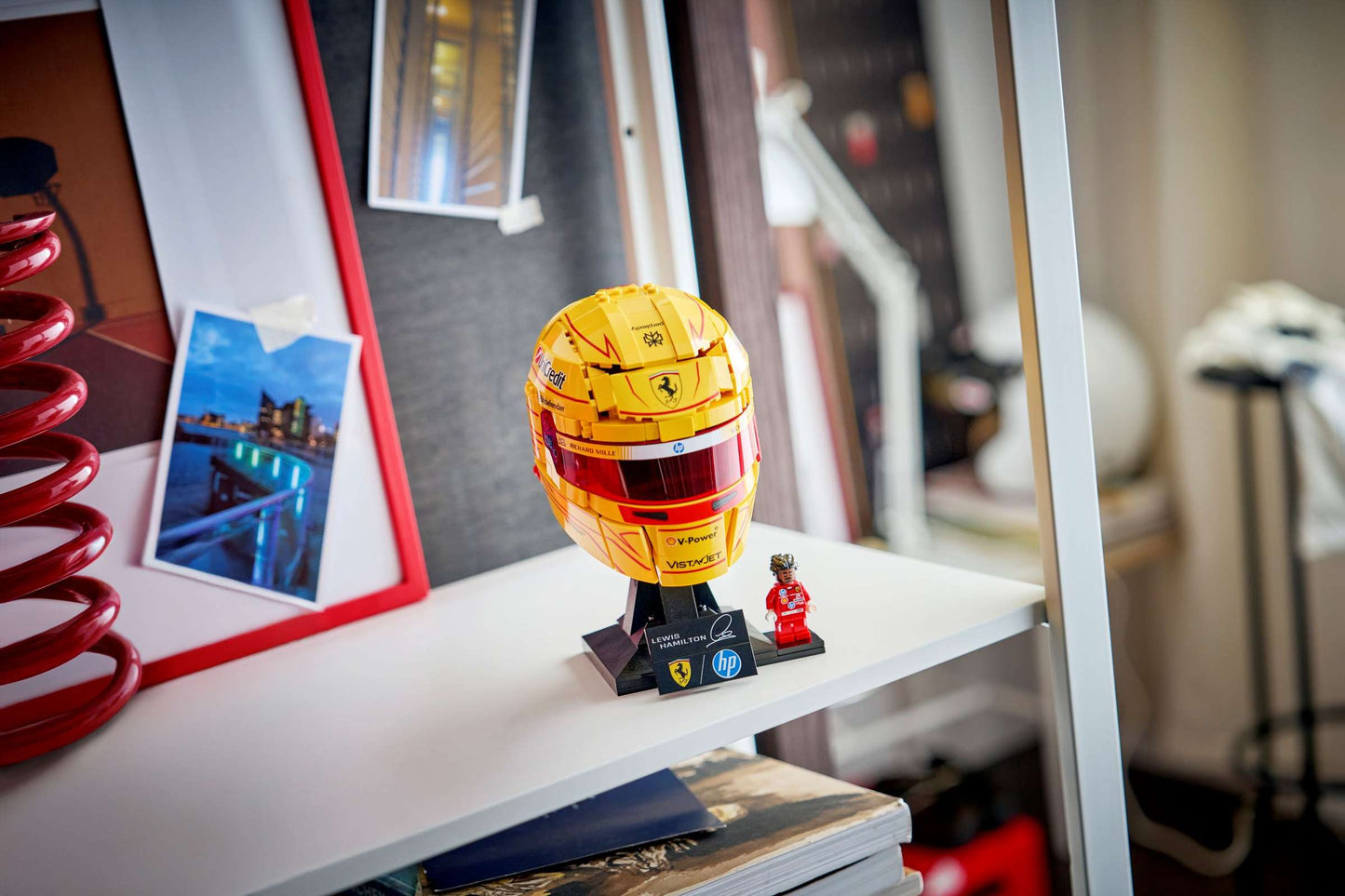 LEGO Editions Scuderia Ferrari HP Lewis Hamilton Helmet 43022