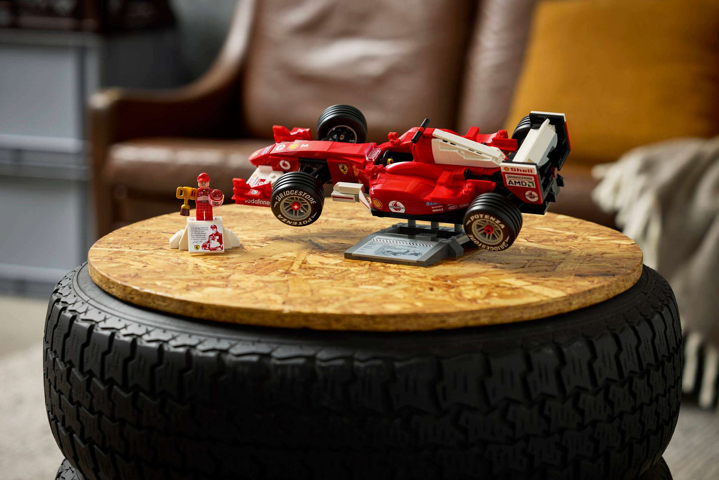 LEGO Icons F1 Ferrari F2004 & Michael Schumacher Set