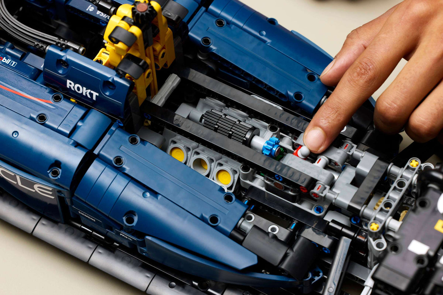 LEGO Technic ORACLE RED BULL RACING RB20 F1 42206
