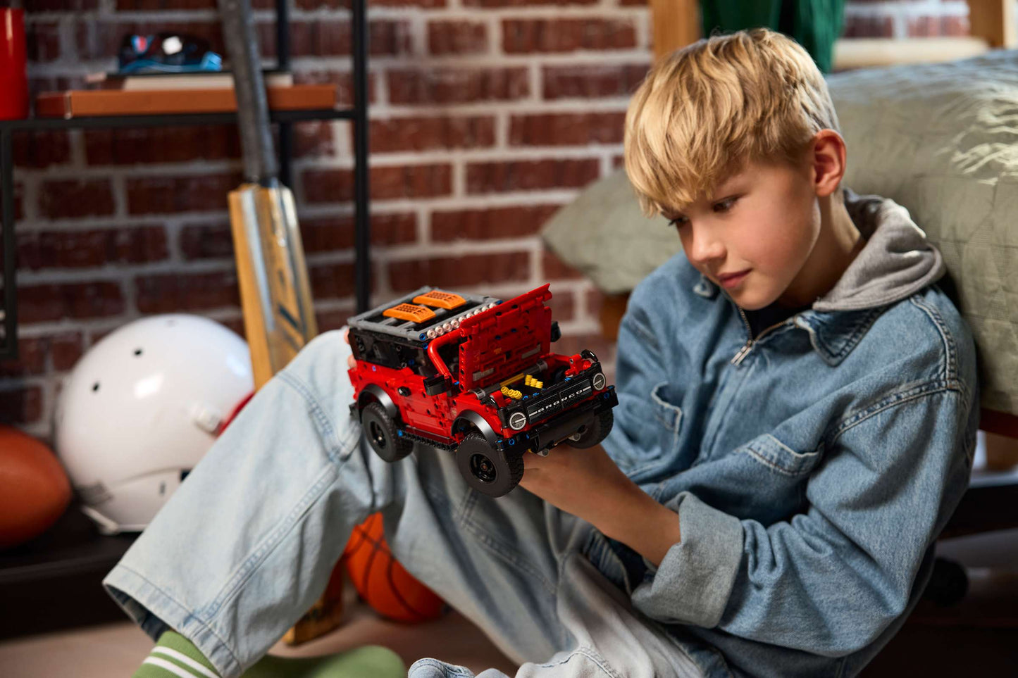 LEGO TECHNIC Ford Bronco SUV #42213