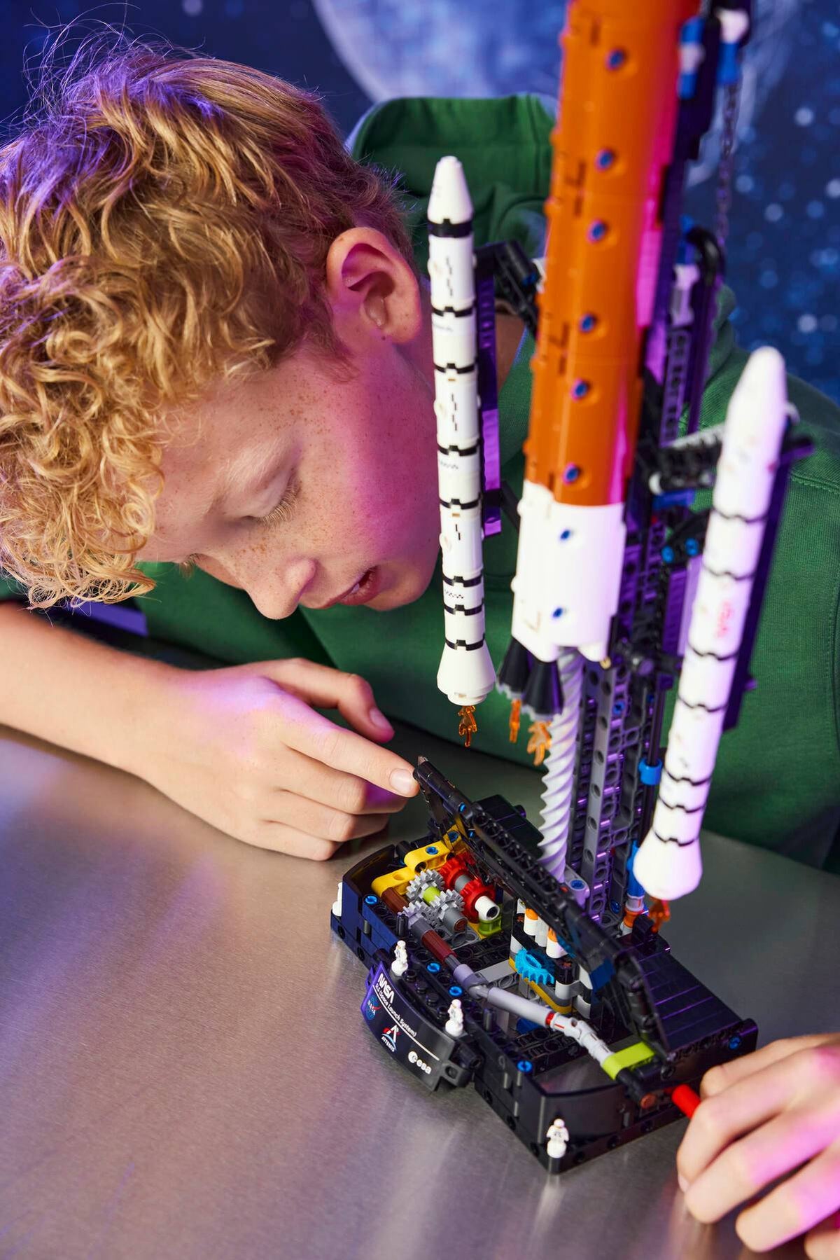 LEGO TECHNIC NASA Artemis Space Launch System Rocket #42221
