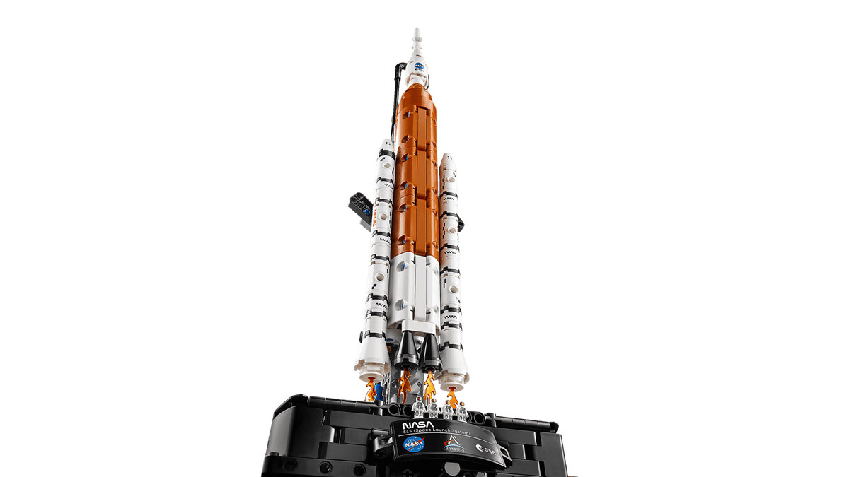 LEGO TECHNIC NASA Artemis Space Launch System Rocket #42221