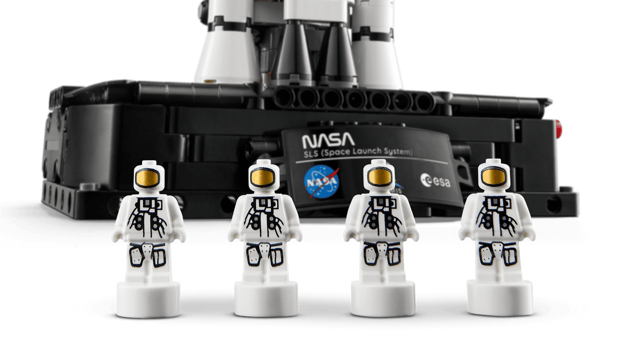 LEGO TECHNIC NASA Artemis Space Launch System Rocket #42221