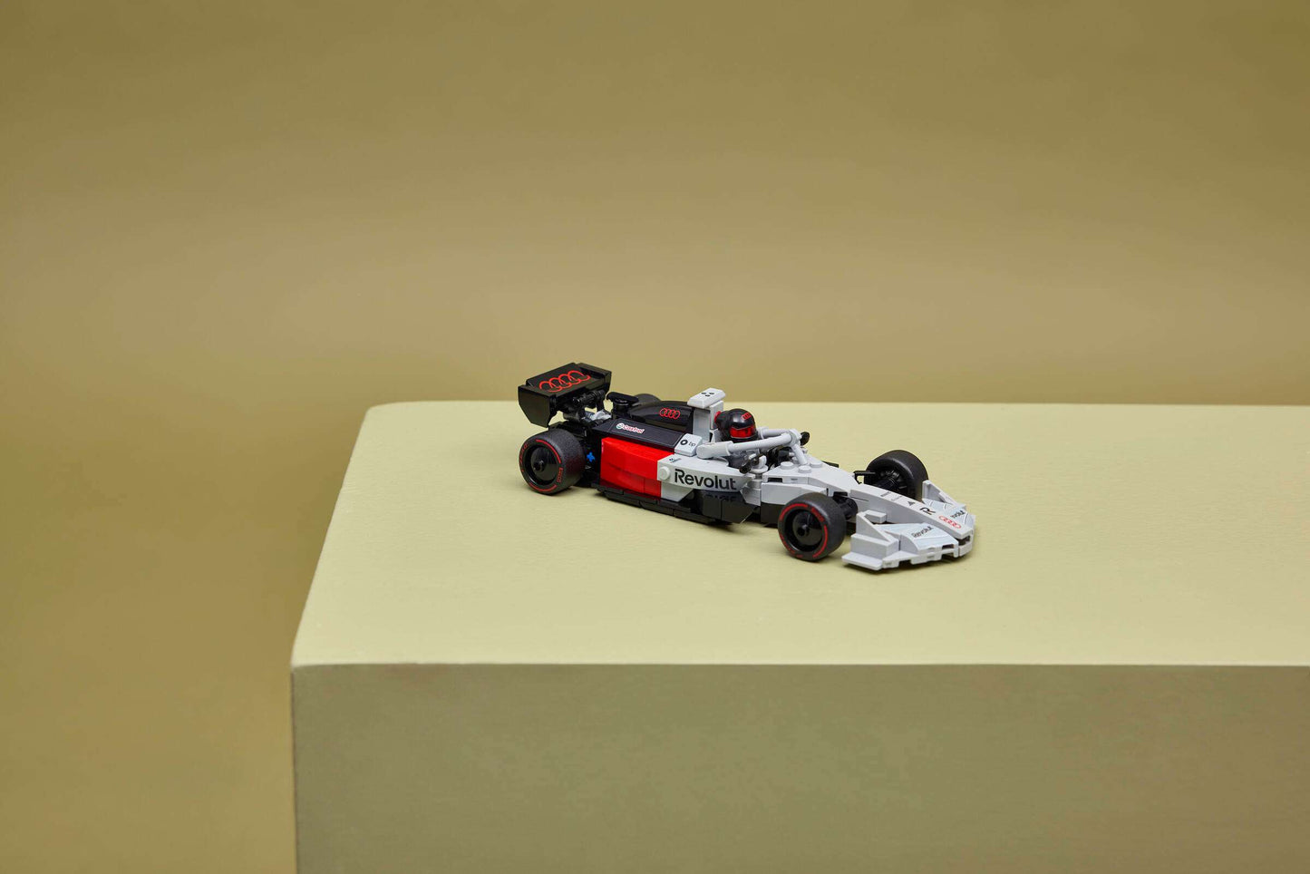 Audi Revolut F1 Team R26 Race Car LEGO Speed Champions